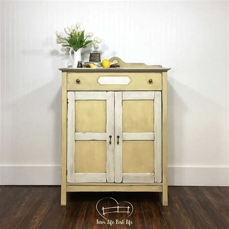 Farmhouse Cupboard - Country Chic Paint