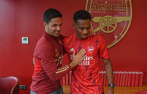 VIDEO Watch Jurrien Timber Meet Mikel Arteta For The First Time Now