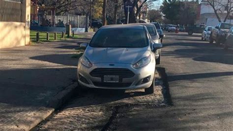 Asfaltaron Una Calle Sin Mover Los Autos Estacionados Quality 90 5