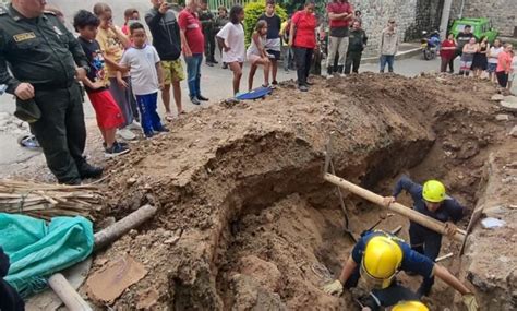 Milagro En Medio De La Tragedia Obrero Sobrevive Tras Ser Sepultado