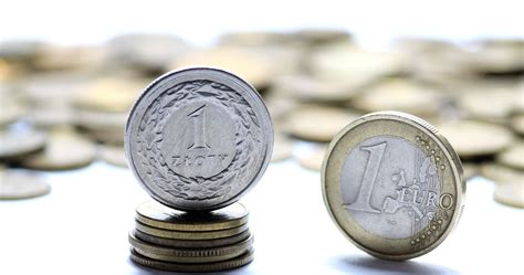 Kursy Walut Ile Kosztuj Euro Dolar I Frank We Wtorek Maja