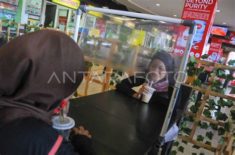 Penerapan Tatanan Normal Baru Di Restoran Antara Foto