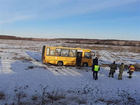 Школьный автобус с детьми улетел в кювет под Калугой
