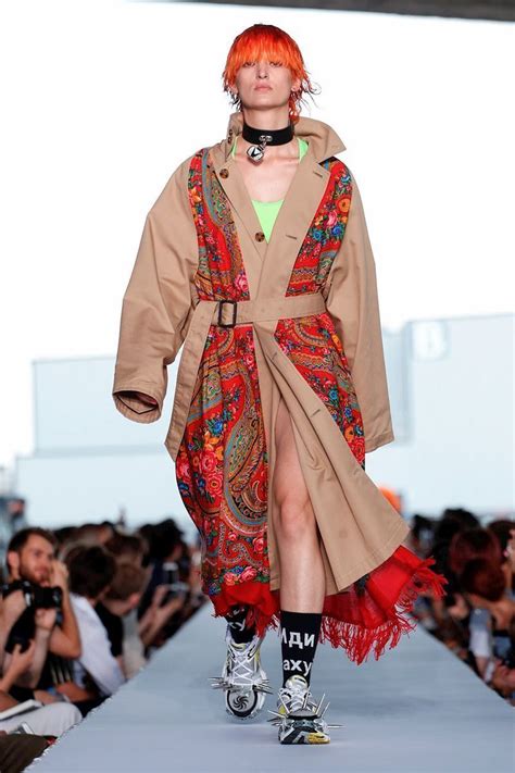 Vetements SS19 indaga en la historia reciente de Georgia - HIGHXTAR.