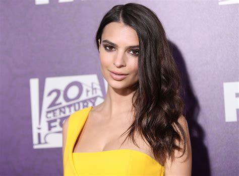 Emily Ratajkowski Nel Mirino Degli Hacker Rubate 200 Foto Hot Giornale Di Sicilia