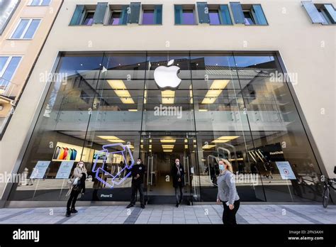 Apple store in Munich, Germany Stock Photo - Alamy