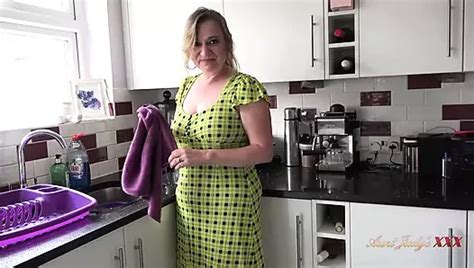 Auntjudys milf culona de 43 años brandi banks te chupa la polla en la cocina xHamster