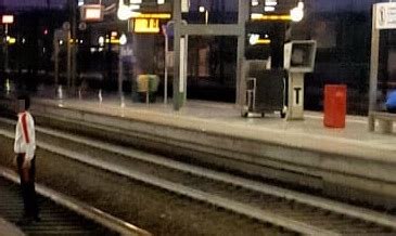 Rho Ragazzi Si Fanno Selfie Sui Binari Follia In Stazione Prima