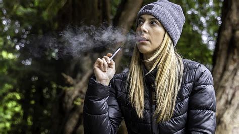 'I Can Finally Breathe Again,' says Woman as She Takes off Mask to Vape ...