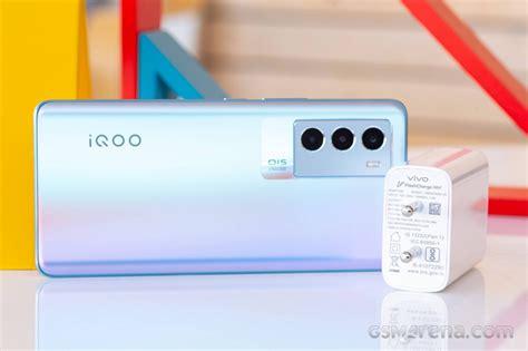 Iqoo Se Review Display Battery Life Charging Speed Speakers