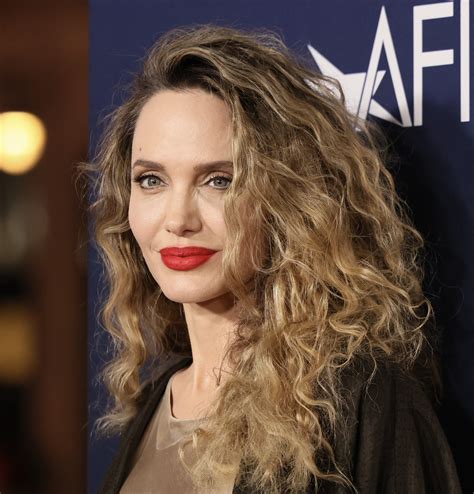 Angelina Jolie Lets Her Natural Curls Sing At Maria Premiere