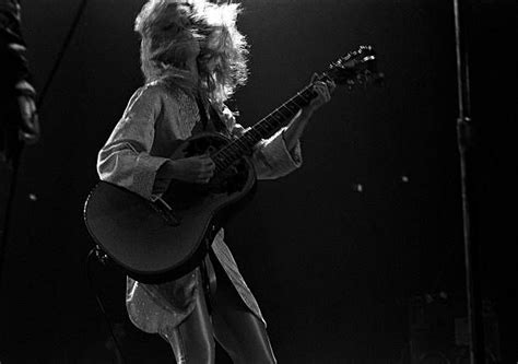 3284点のナンシー・ウィルソン ハートの写真と高解像度写真 Nancy Wilson Heart Classic Guitar