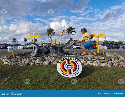 Miccosukee Indian Village Museum Entrance Editorial Photo ...