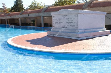 Martin Luther King Jr Tomb – Stock Editorial Photo © sframe #49454163