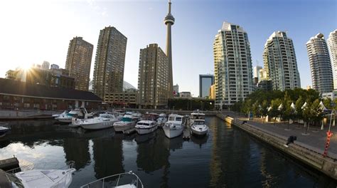 Top Hotels Closest to CN Tower in Downtown Toronto | Hotels.com