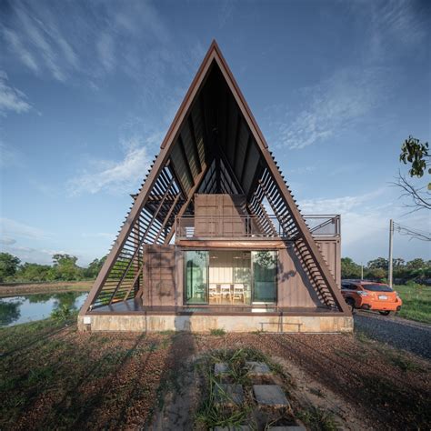 Cette Maison En A Est Construite Avec Des Containers Toits Alternatifs