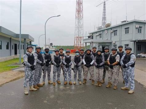 Mga Tauhan Ng Philippine Coast Guard Nagsasanay Sa Batam City