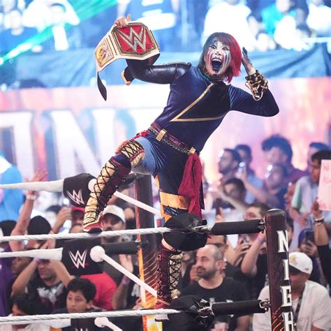 Revelado qué dijeron Asuka e IYO SKY en SmackDown Superluchas