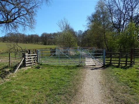 Farm Track Crossing West Highland Way © Lairich Rig Cc By Sa 2 0 Geograph Britain And Ireland