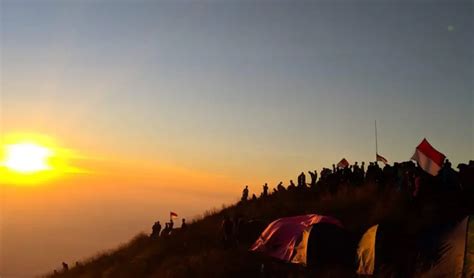 Begini Cara Menikmati Sunrise di Puncak Gunung Penanggungan - Adventure Trawas