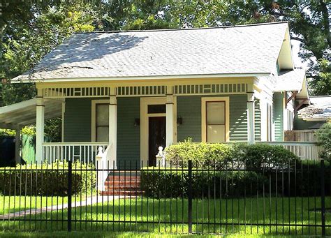 File:Bungalow-Houston.JPG - Wikimedia Commons
