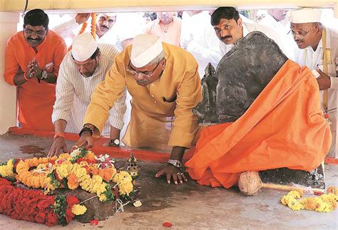 Thousands gather at Pune’s Vadhu Budruk to mark 330th death anniversary ...