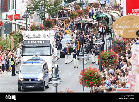 Vechta Germany 10th Aug 2017 Vehicles Of The Pageant That Opens The