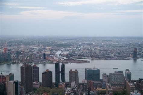 Premium Photo | Manhattan new york skyline view