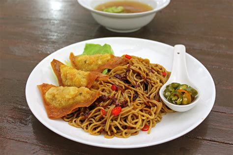 Chinese Wonton Noodles - Maya Kitchenette