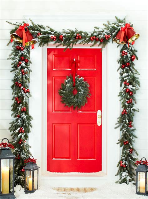 10 Traditional Christmas Decor We Love and Their History