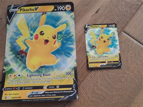 Pokemon Pikachu Vmax Kleine Und Grosse Karte Acheter Sur Ricardo