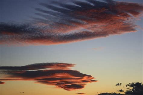 Splendide Nubi Lenticolari Al Tramonto Nello Stretto Cosa Sono E Come