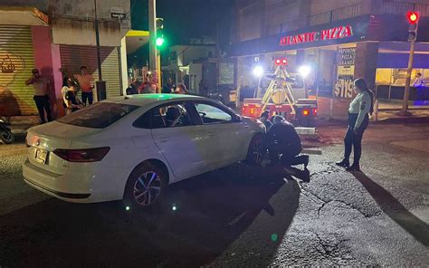 Daños materiales y una mujer herida deja accidente en calles de Izúcar