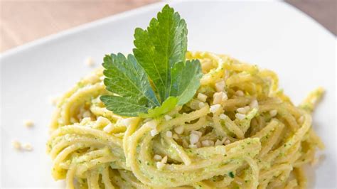 Pasta Al Pesto Di Sedano Ricetta Fatto In Casa Da Benedetta