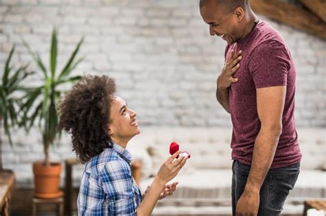 Leap Year Proposals Are a Thing, & They Could Be Right for You | LoveToKnow