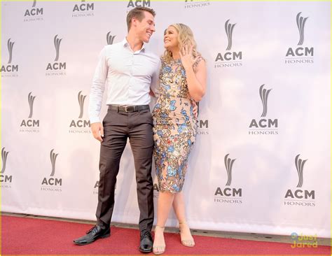 Lauren Alaina Couldn't Stop Flashing Her Engagement Ring at ACM Honors 2018 | Photo 1180392 ...