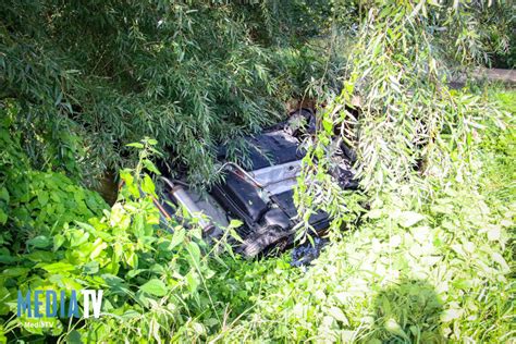 Auto Raakt Op Zn Kop In Sloot Langs De Opweg Schoonhoven Hm Nl