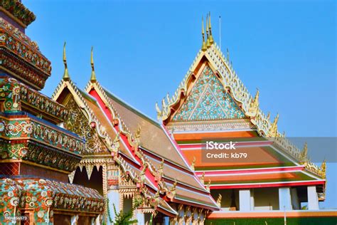 Kuil Wat Pho Di Bangkok Thailand Bernasi Dan Dekorasi Bangunan Foto