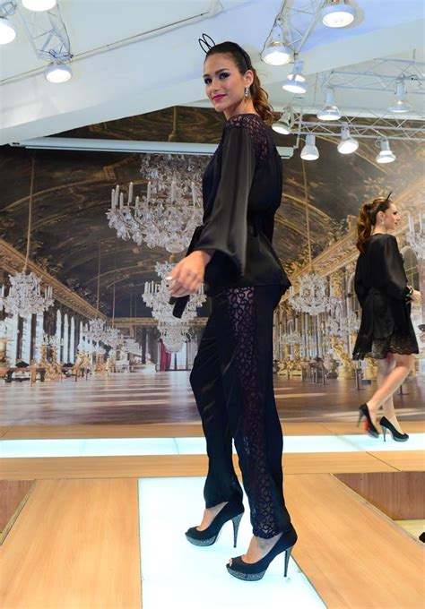 Desfile De Lingerie Traz Noivas Sensuais Na Passarela Fotos R R Meu Estilo