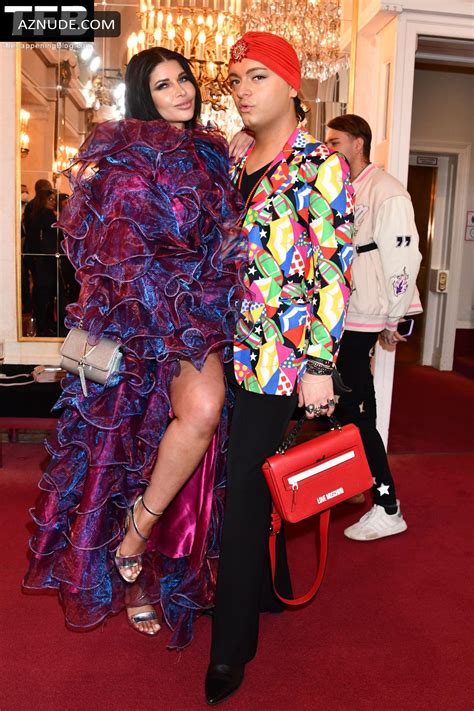 Micaela Schafer Sexy Seen Flaunting Her Hot Cleavage At The Ku Damm Musical Premiere In Berlin