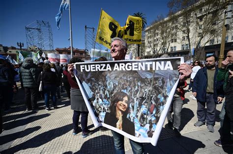 Argentinos marchan en defensa de Cristina Fernández Fuser News