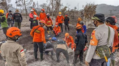 Update Gunung Semeru Erupsi Korban Meninggal Lihat Foto Foto