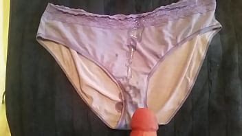 La polla promedio se corre en las bragas a la música porno de los 70 XVIDEOS