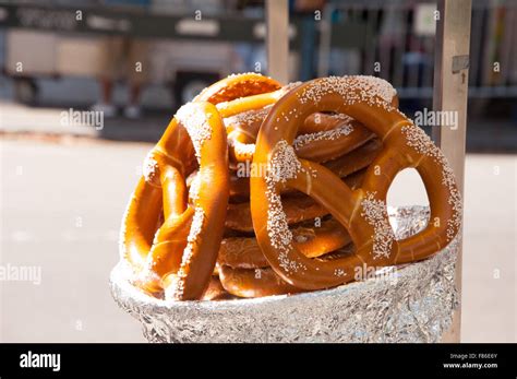 Soft Pretzels Hi Res Stock Photography And Images Alamy