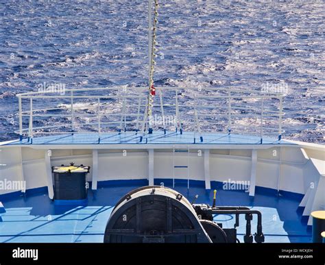 Bow Wave Ship Stock Photos & Bow Wave Ship Stock Images - Alamy