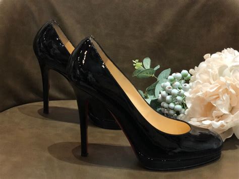 Christian Louboutin Black Patent Leather Simple Pumps Gem