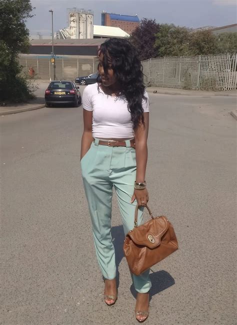 what color pants go with a green shirt 5