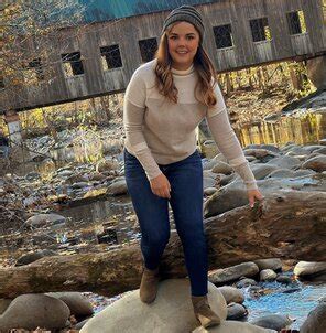 Slutty Sammi Stripping And Spreading Her Shaved Pussy Slutty Sammi Porn Pic