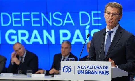 Feijóo convoca de urgencia este viernes a los barones del PP para