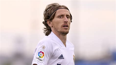 Football News Luka Modric Real Madrid Midfielder Signs One Year